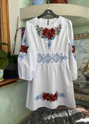 Женское или подростковое вышиванка вышитое платье из бисера бисером белое с маками ручной работы красивое