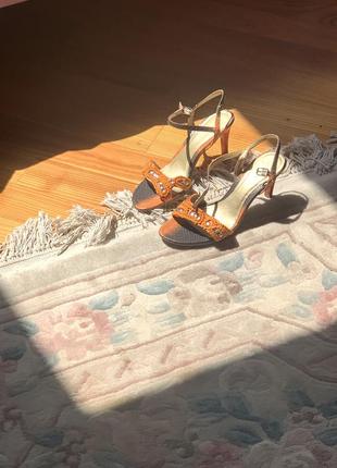 Туфлі на підборах підбори каблуки босоніжки брендові нові яскраві zara чорні оранжеві з