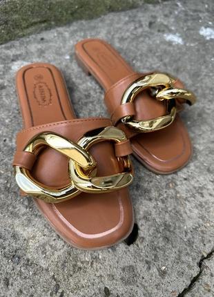 Шлепанцы в наличии