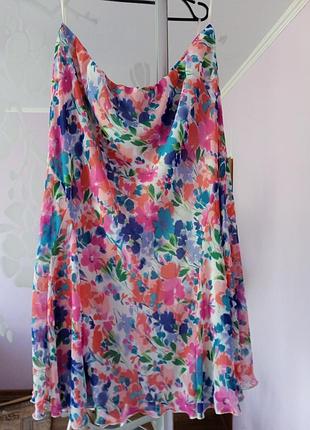 Жіноча спідниця великого розміру.