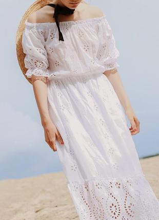 Біла сукня з прошви must have