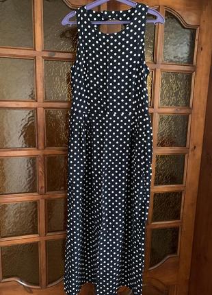 Сукня темно-синього кольору в горох