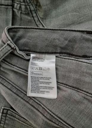 Короткие джинсовые шорты серого цвета5 фото