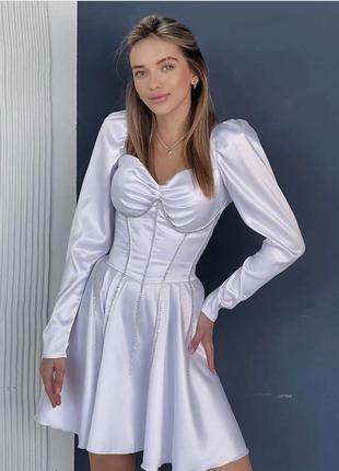 Сукня міні виконана із сатинового матеріалу