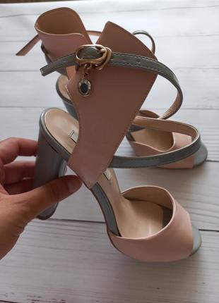 Кожаные босоножки😍