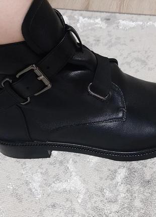 Фирменные кожаные ботинки деми