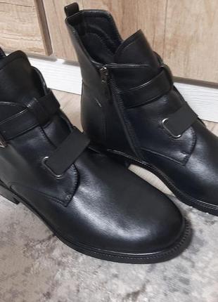 Фирменные кожаные ботинки деми