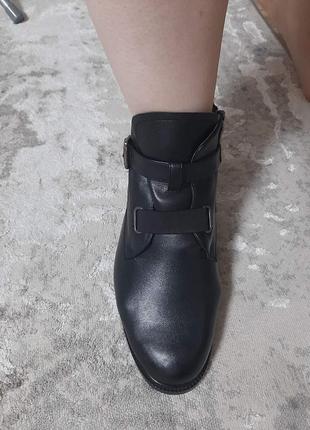 Фирменные кожаные ботинки деми