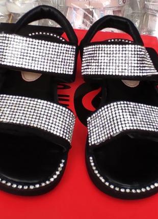 Черные босоножки сандалии для девочки с камнями на липучках5 фото