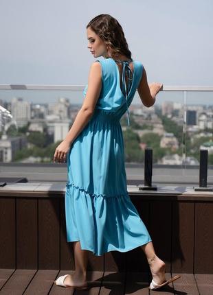 Блакитна сукня з v-подібними вирізами3 фото