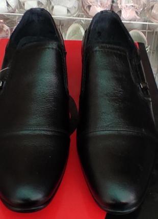 Школьные черные кожаные туфли классические на каблуке для мальчика6 фото