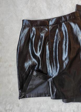 Черная кожаная юбка мини лаковая короткая юбка кожзам блестящая виниловая с карманами9 фото