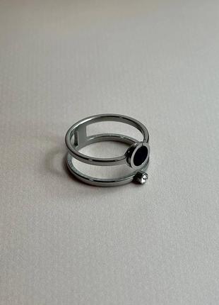 Женское стильное кольцо двойное декор цирконий вставка черная акриловая цвет серебристый медицинская сталь9 фото