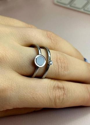 Женское стильное кольцо двойное декор цирконий вставка черная акриловая цвет серебристый медицинская сталь7 фото