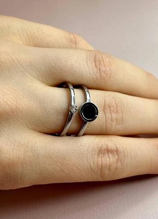Женское стильное кольцо двойное декор цирконий вставка черная акриловая цвет серебристый медицинская сталь6 фото