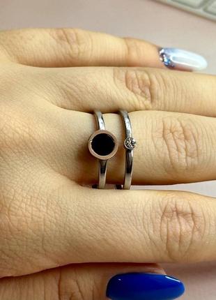 Женское стильное кольцо двойное декор цирконий вставка черная акриловая цвет серебристый медицинская сталь4 фото