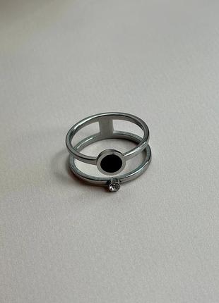 Женское стильное кольцо двойное декор цирконий вставка черная акриловая цвет серебристый медицинская сталь5 фото