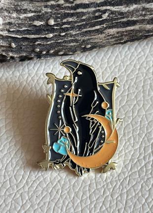 Металева брошка пін прекрасна на сумку куртку ворон місяця