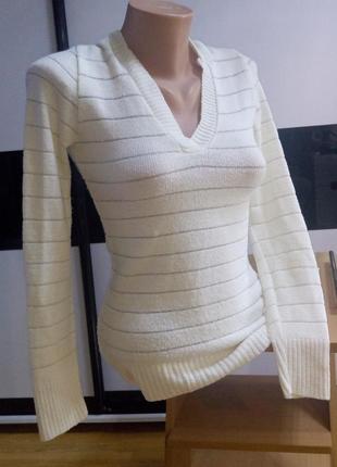 Красивый белый свитер,джемпер с люрексом.