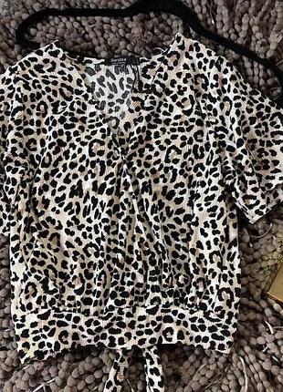 Трендовая леопардовая блуза bershka с имитацией запаха и секси спинкой