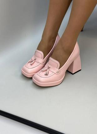 Розовые пудровые кожаные туфли на массивном устойчивом каблуке3 фото