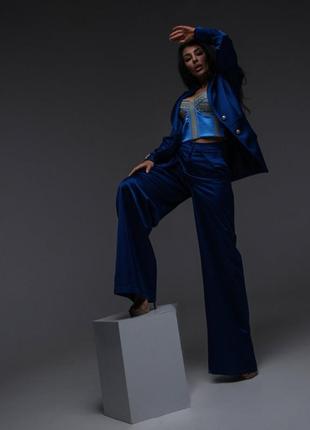 Костюм — двойка жіночий брючний атласний, піджак із декором, штани оверсайз, бренд, ошатний, синій2 фото