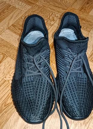 Кроссовки yeezy boost

44 размер 7