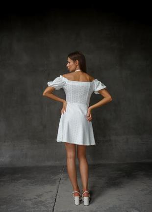 Платье - мини женское короткое, на пуговицах, нарядное однотонное белое10 фото