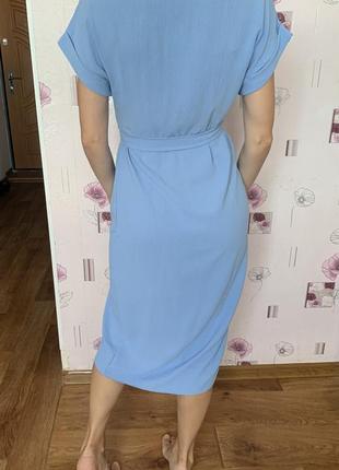 Платье s жатка, голубое с коротким рукавом и поясом, миди4 фото