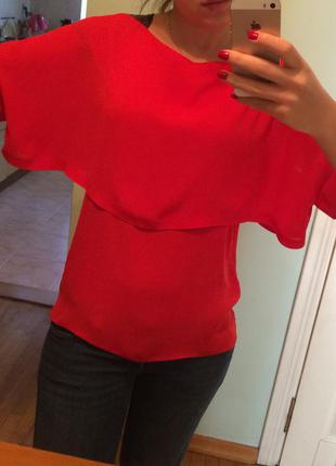 Нова червона блузка зі вставками з еко шкіри на плечах3 фото