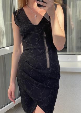 Міні сукня вечірня з драпіровкою збоку плаття чорне3 фото