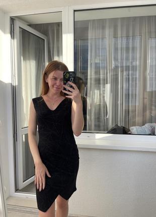 Міні сукня вечірня з драпіровкою збоку плаття чорне2 фото