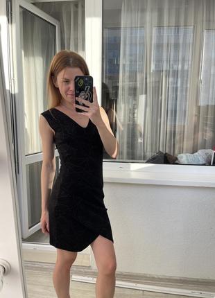 Міні сукня вечірня з драпіровкою збоку плаття чорне4 фото