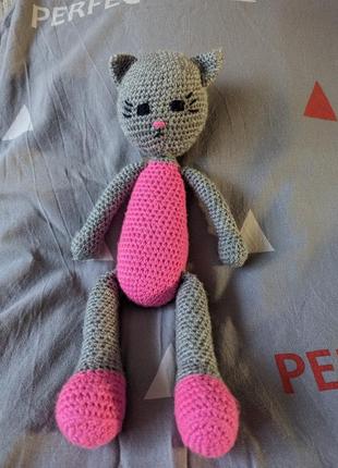 В'язана нова iграшка котик