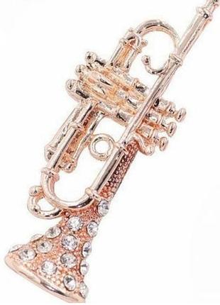 Брошь музыкальная украшена стразами