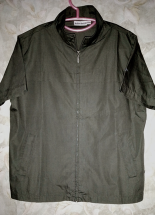 Теніска на змійці.