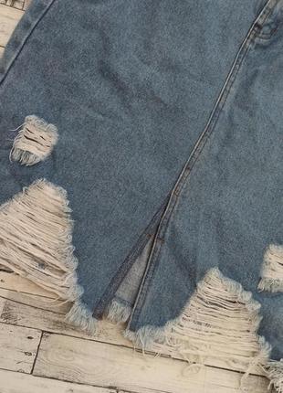 Шикарная джинсовая юбка рваная с разрезом спереди3 фото