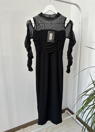 Черное платье миди с длинными рукавами и открытыми плечами6 фото