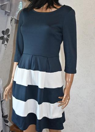 Красивое синее платье с белыми смушками на юбкие фирмы vila