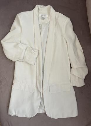 Білий піджак