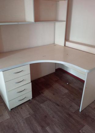 Привет письменный стол с инсталляцией б у