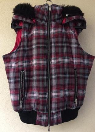 Красивый теплый жилет в клетку xs-s