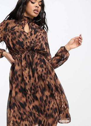 Легенька шифонова сукня з манжетами резинками з леопардовим принтом та деколтие міні сукня  плаття