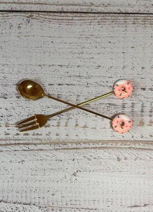 Набор столовых приборов декоративный кофейная ложка и вилка золотистый декор пончик9 фото