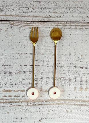 Набор столовых приборов декоративный кофейная ложка и вилка золотистый декор пончик8 фото