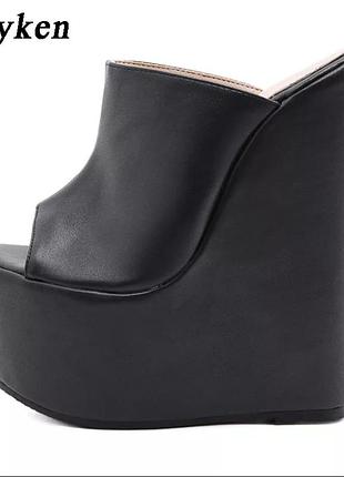 Сабо шлепанцы на танкетке платформе