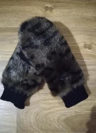 Продам меховые рукавички1 фото