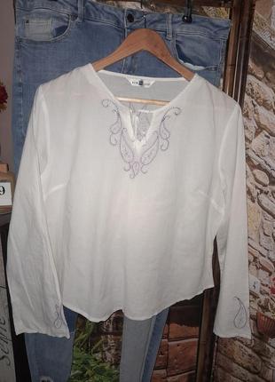 Батистова блуза з вишивкою у східному стилі/турецький огірок