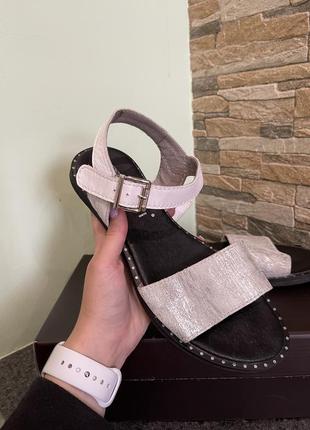 Кожаные босоножки2 фото