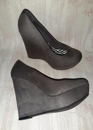 Серые туфли на высокой танкетке для пилатеса, стриппластики